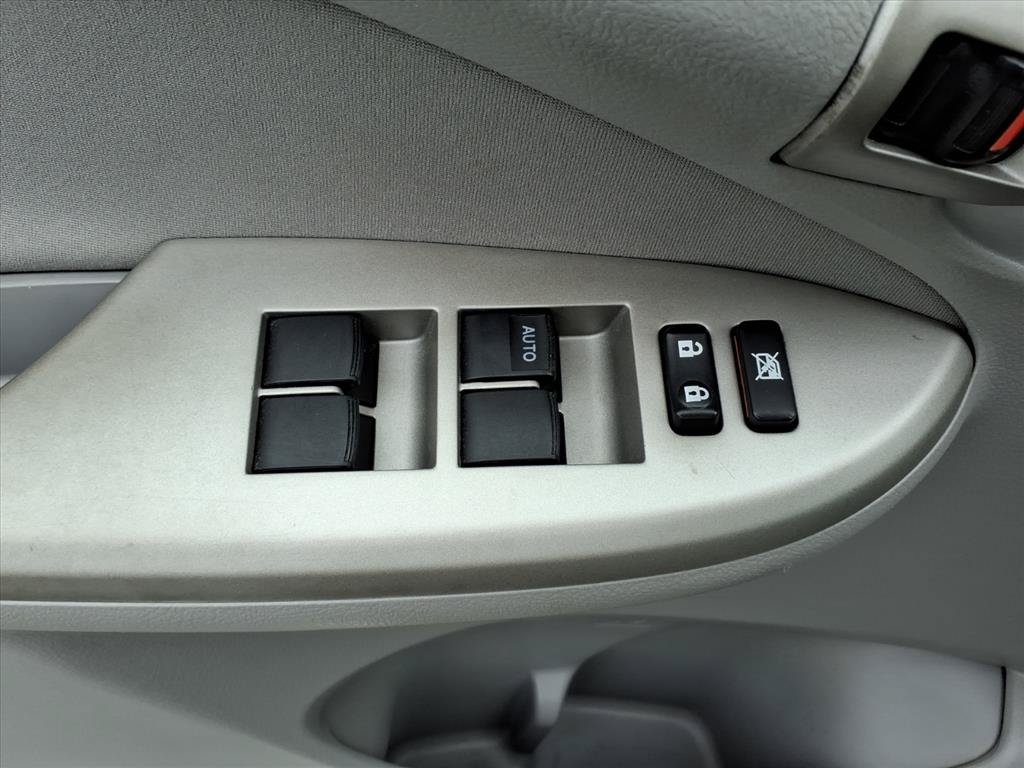 Used 2013 Toyota Corolla LE w/ Premium Pkg FWD image 25