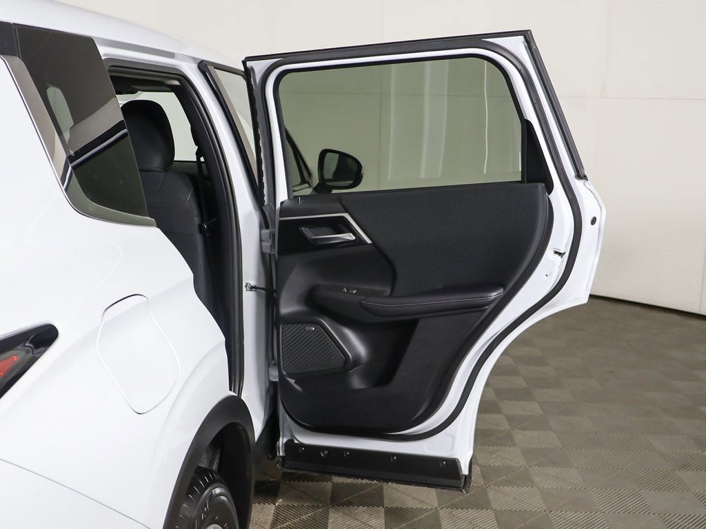 New 2026 Mitsubishi Outlander ES image 23