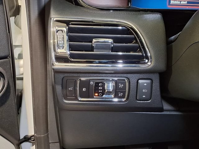 Used 2023 Lincoln Navigator Reserve AWD/4WD image 16