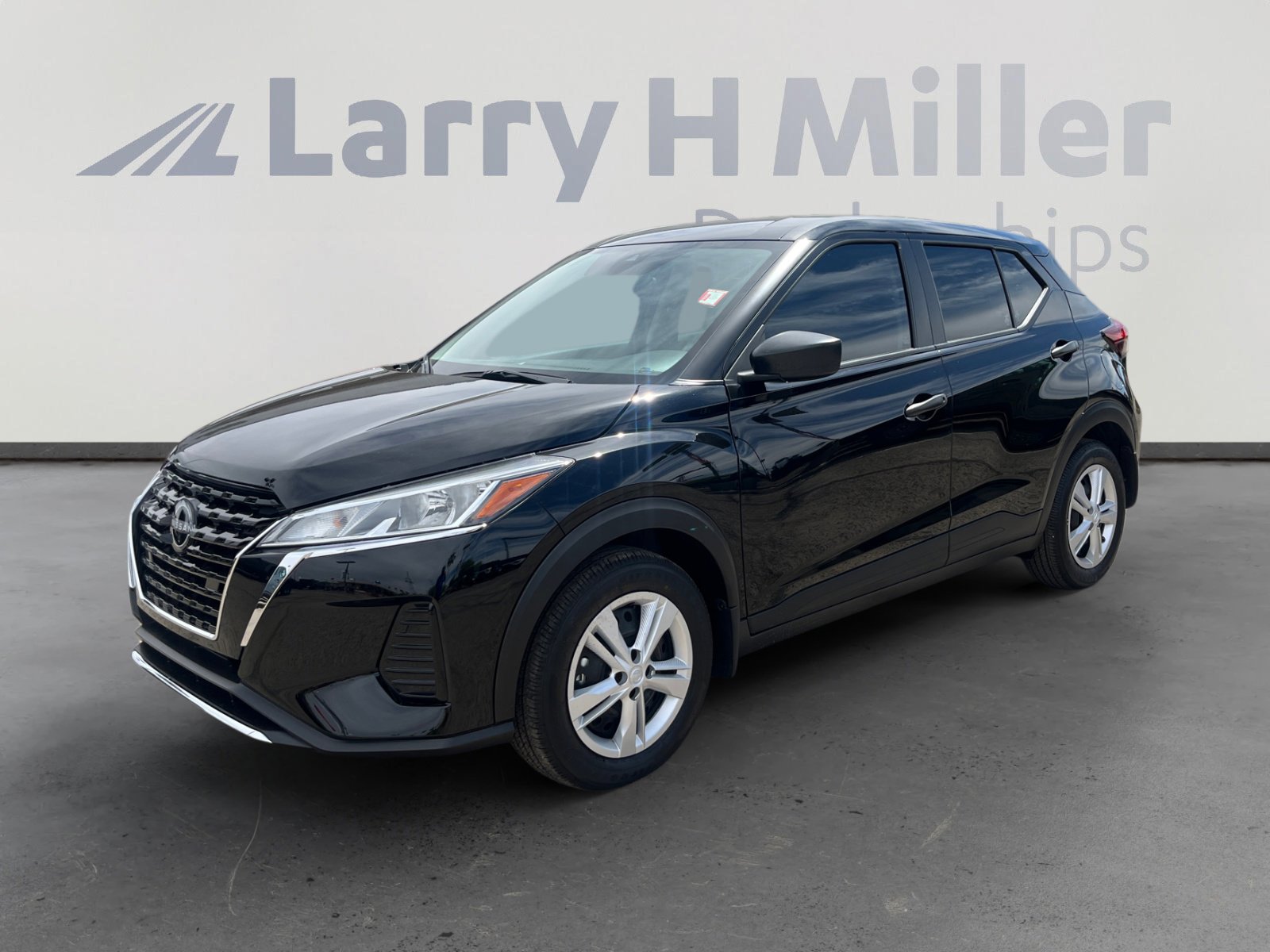 Used 2025 Nissan Kicks Play S image 1