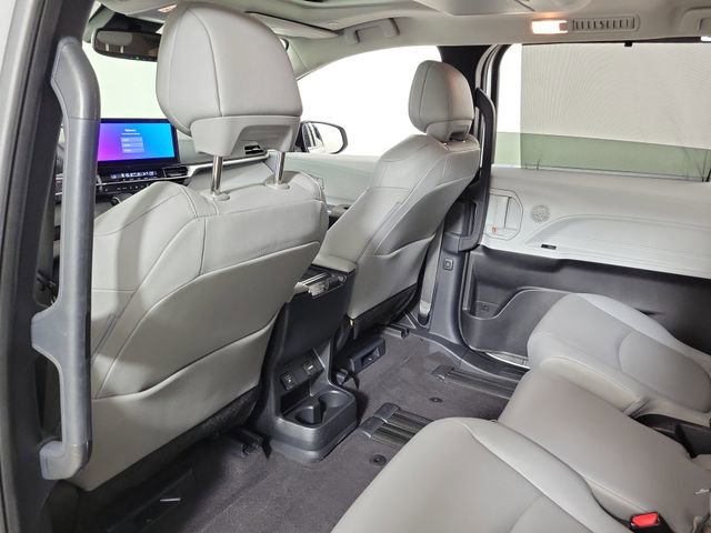 Used 2025 Toyota Sienna XLE w/ XLE Plus Package image 11