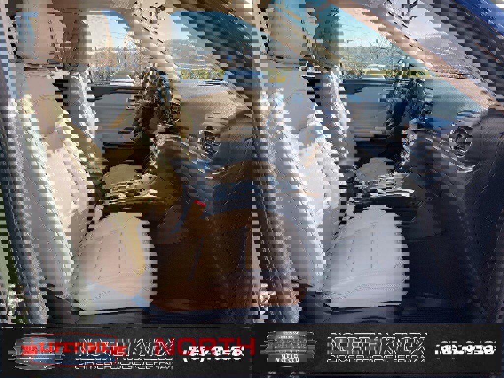 Used 2023 Ford Explorer XLT w/ Equipment Group 202A image 29