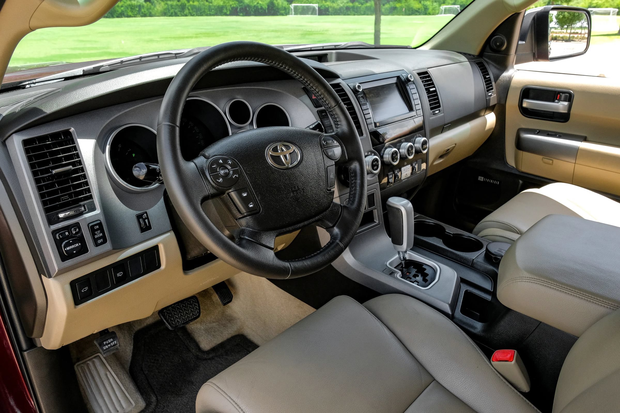 Used 2011 Toyota Sequoia Limited RWD image 2