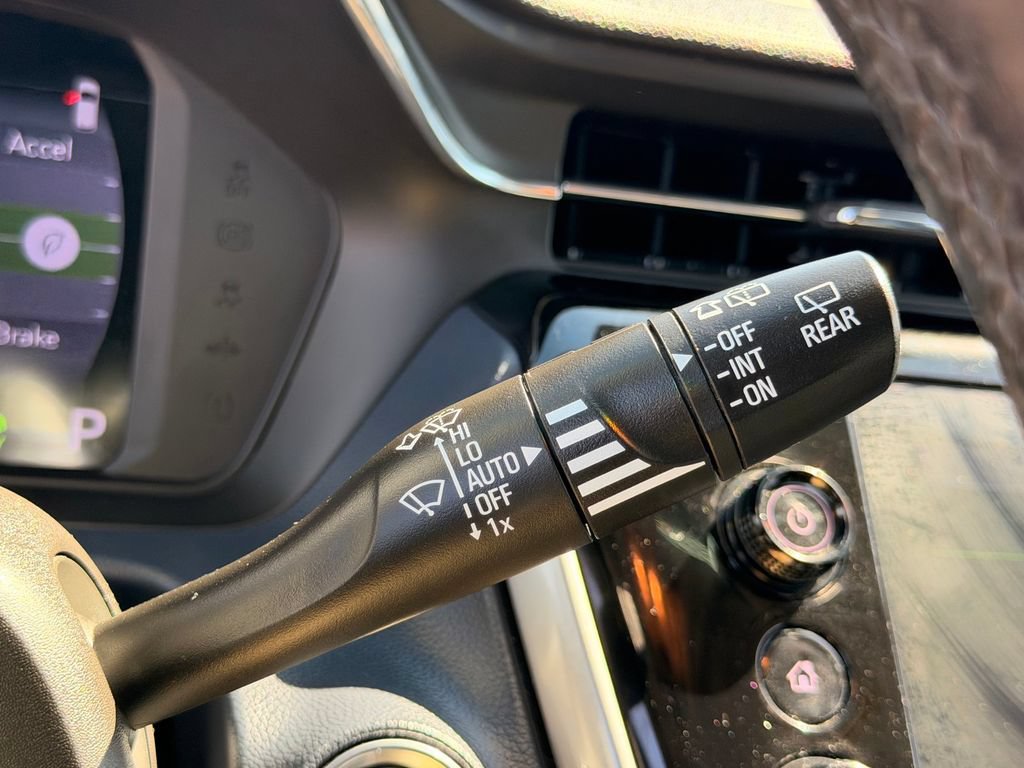 Used 2022 Chevrolet Bolt EUV Premier w/ Sun & Sound Package FWD image 17