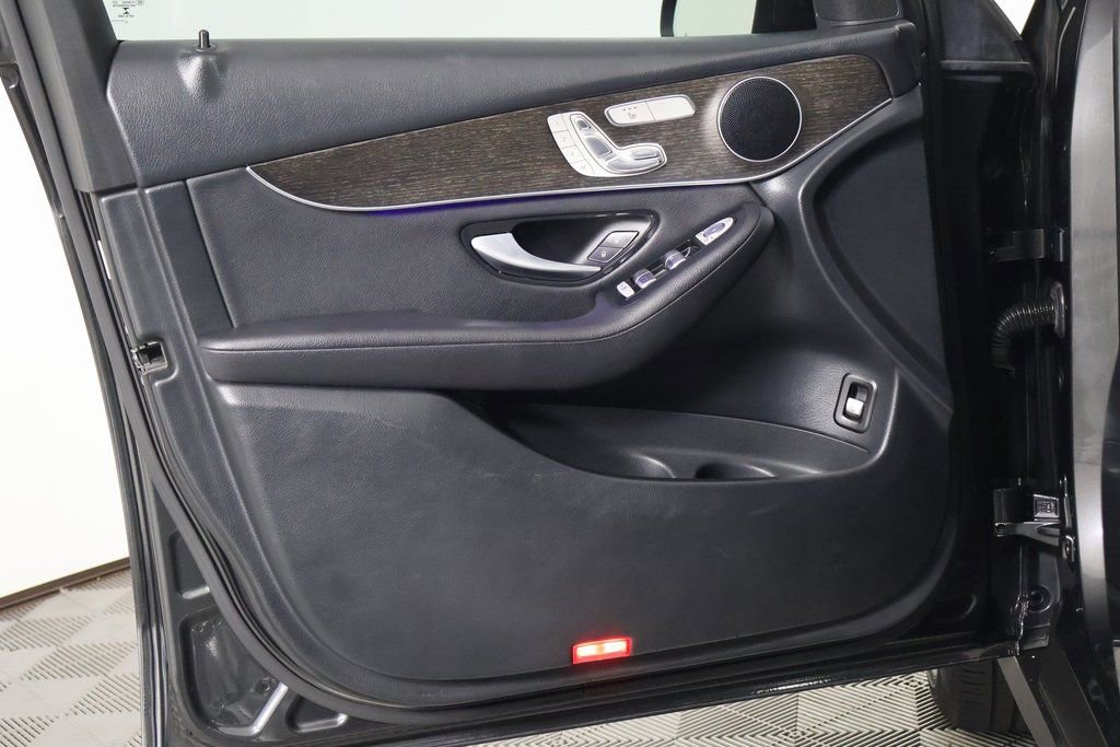Used 2020 Mercedes-Benz GLC 300 4MATIC image 12