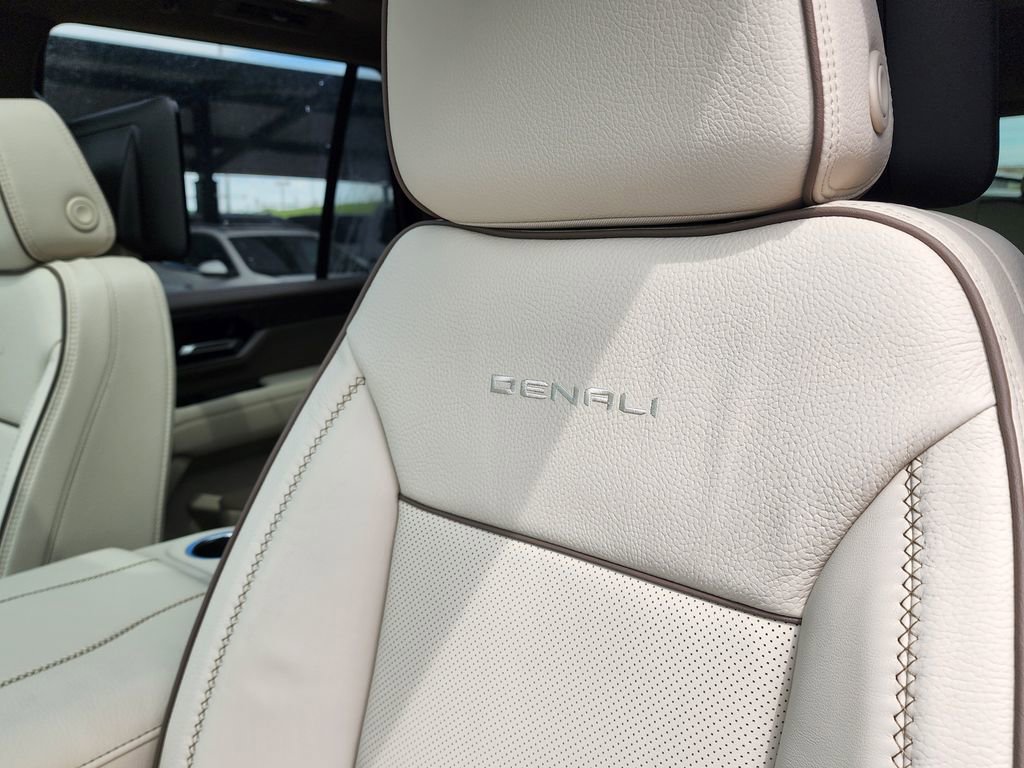 New 2026 GMC Yukon Denali AWD/4WD image 17