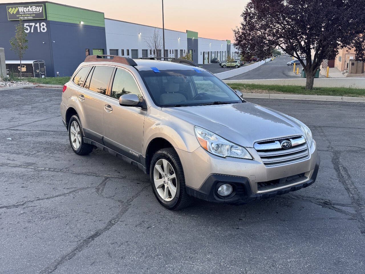 Used 2014 Subaru Outback 2.5i Premium AWD/4WD image 4