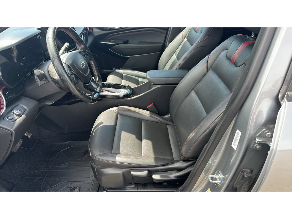 Used 2024 Chevrolet Trax RS w/ Sunroof Package FWD image 10