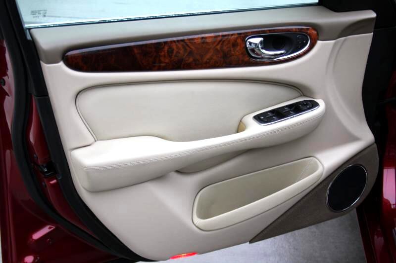 Used 2004 Jaguar XJ8 XJ8 image 21