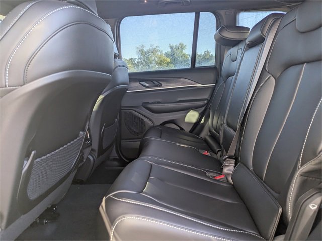 New 2025 Jeep Grand Cherokee Limited w/ Black Appearance Package image 12