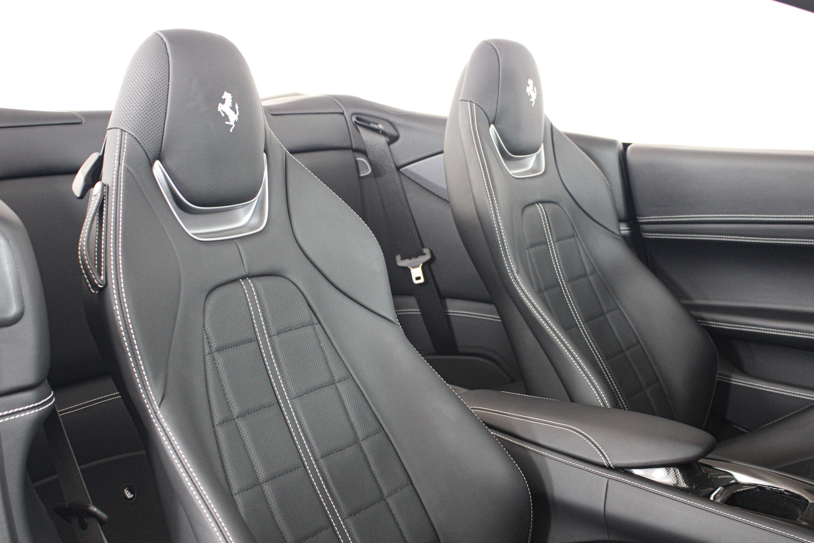 Certified 2023 Ferrari Portofino M RWD image 34