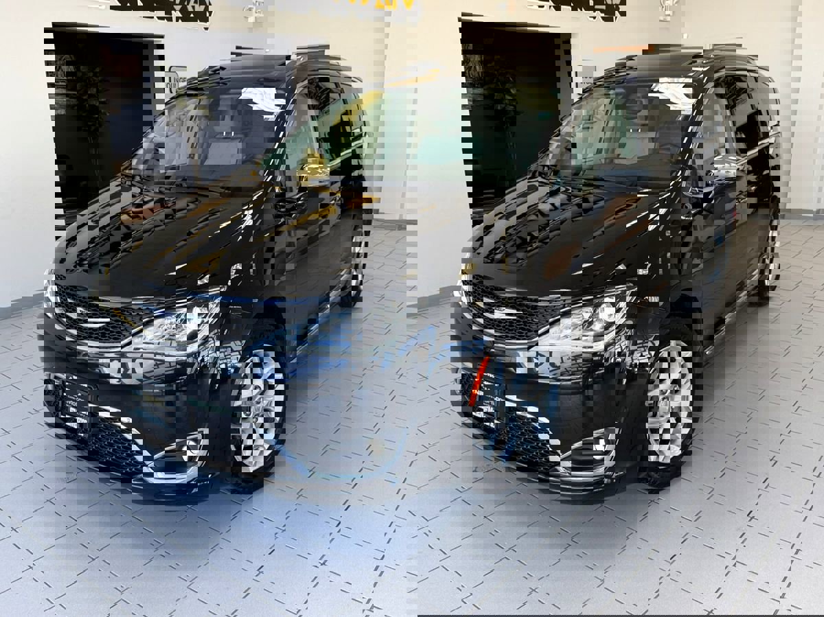 Used 2019 Chrysler Pacifica Limited image 54