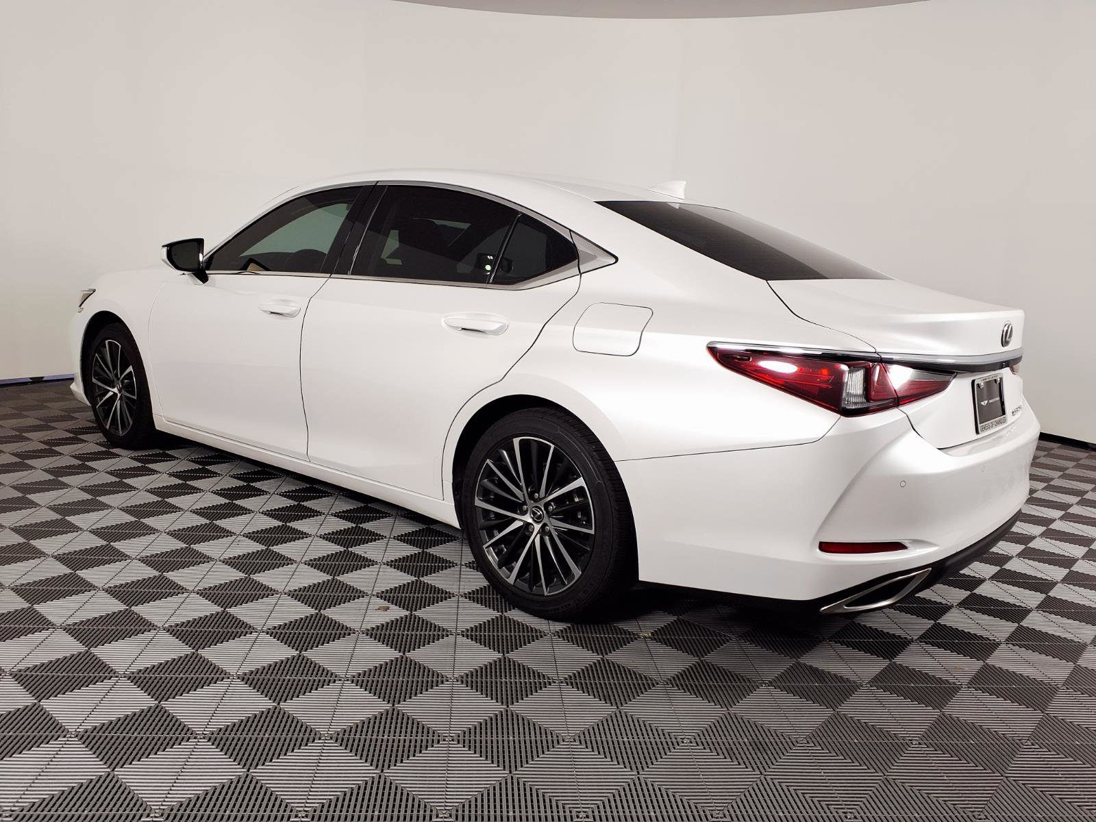 Used 2024 Lexus ES 350 w/ Premium Package image 6