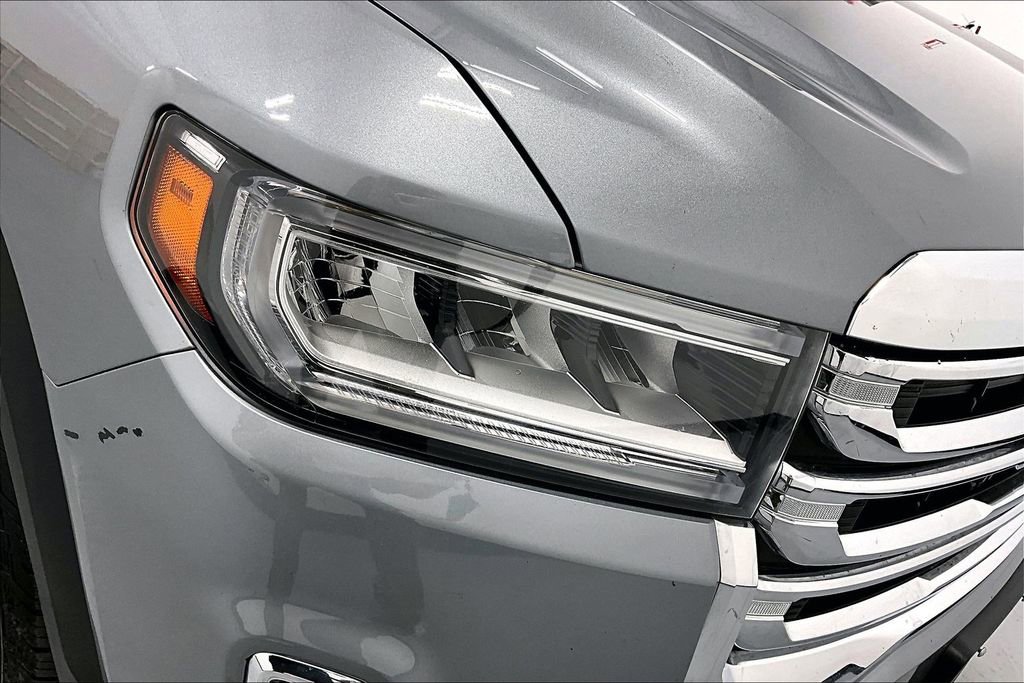 Used 2023 GMC Acadia SLT w/ Preferred Package FWD image 38