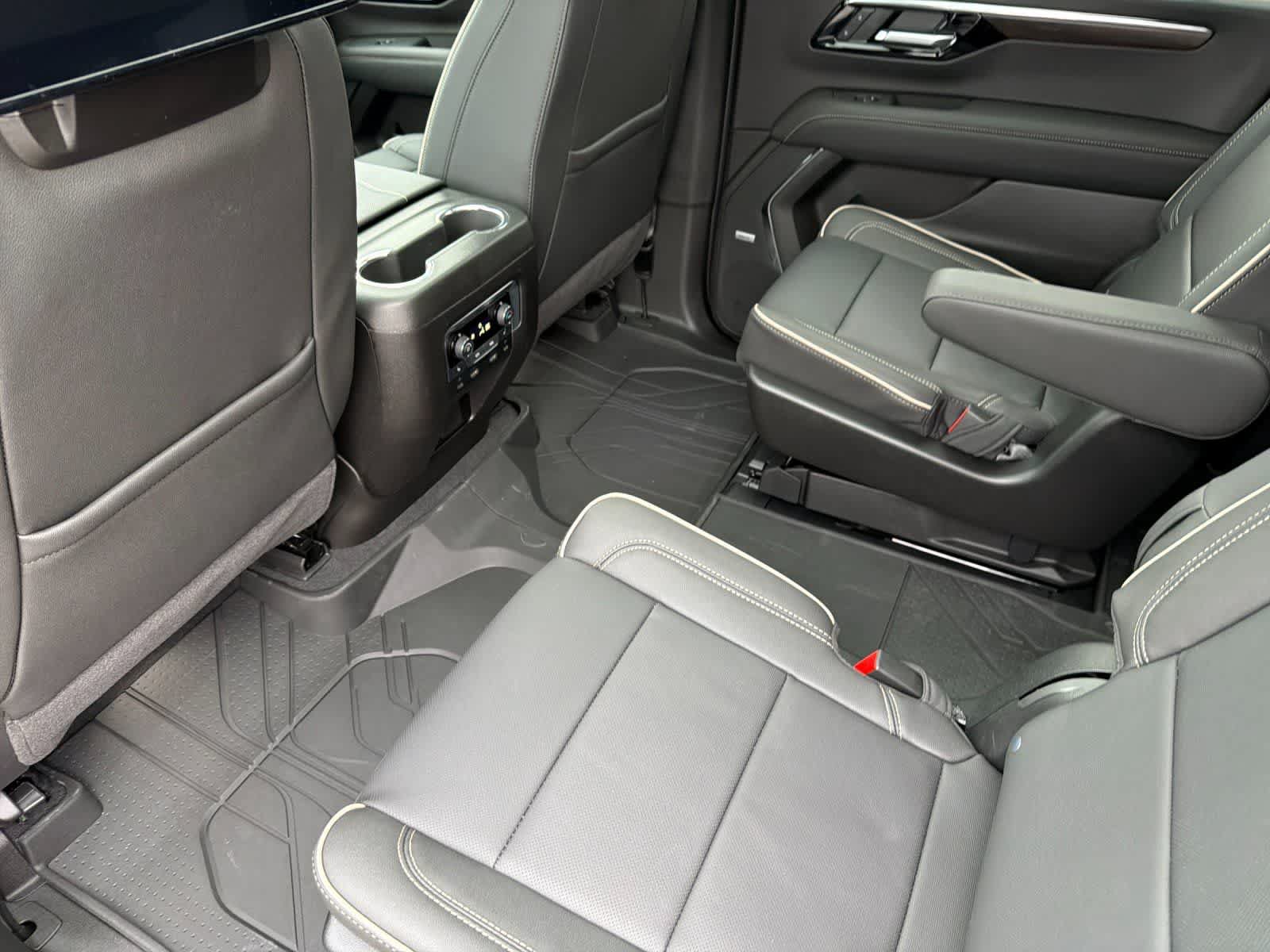 New 2026 Chevrolet Suburban Premier AWD/4WD image 4