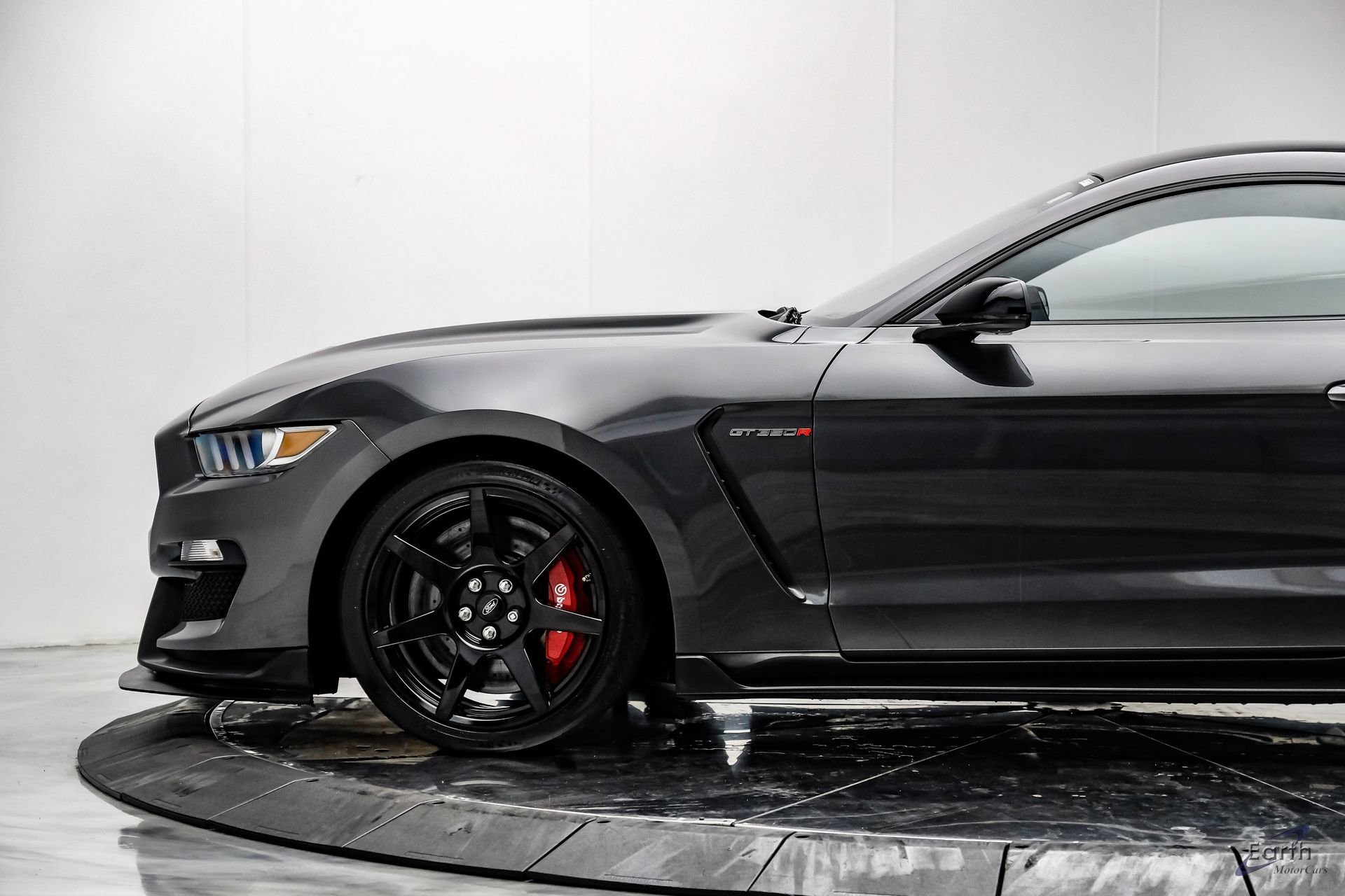 Used 2016 Ford Mustang Shelby GT350R w/ GT350R Equipment Group 920A RWD image 8