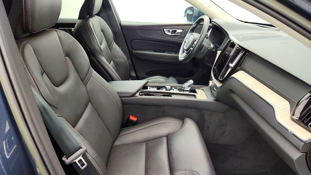 Used 2022 Volvo XC60 B5 Inscription w/ Advanced Package AWD/4WD image 23