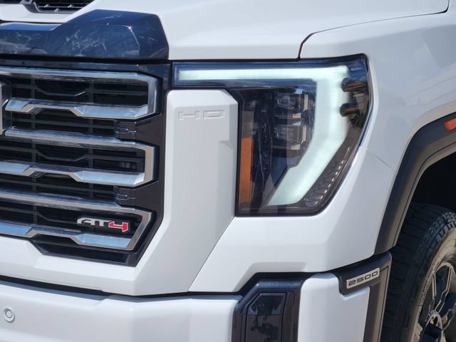 Used 2025 GMC Sierra 2500 AT4 w/ AT4 Premium Plus Package AWD/4WD image 9