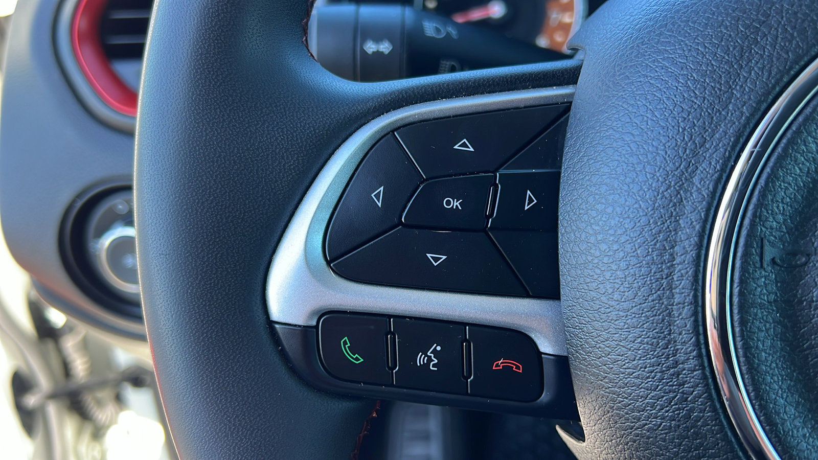 Used 2023 Jeep Renegade Trailhawk image 25