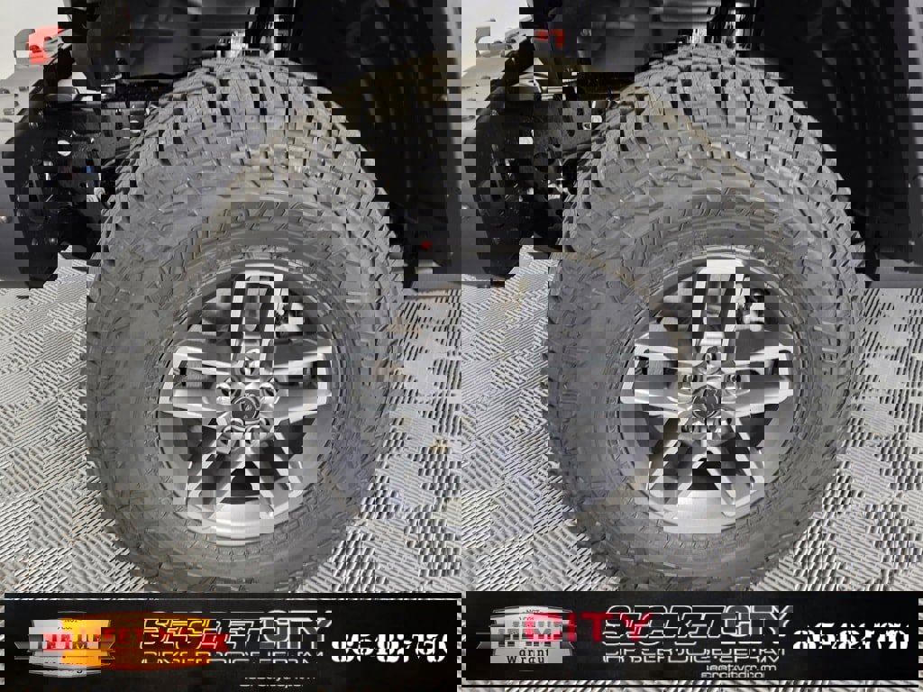 New 2025 Jeep Gladiator Mojave image 9