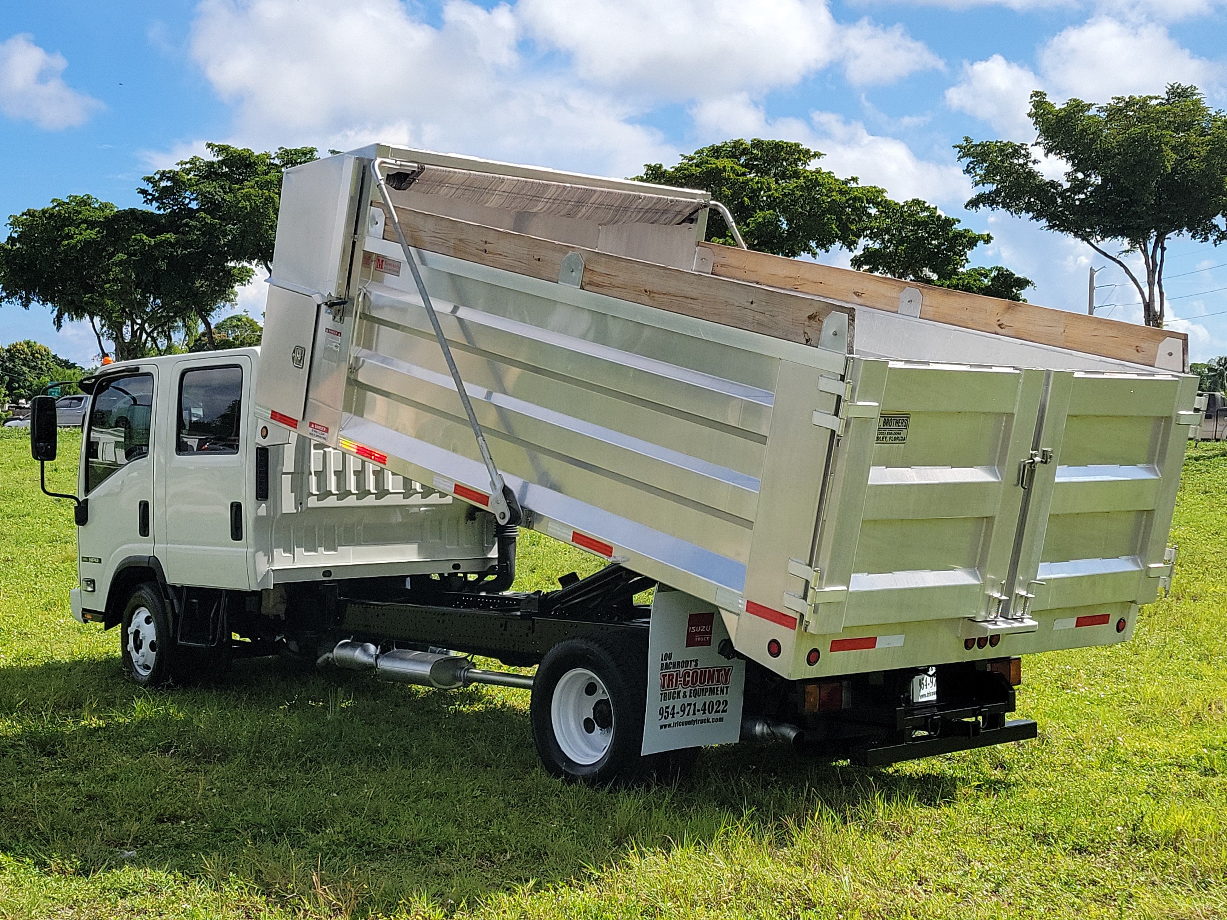 Used 2024 Isuzu NPR RWD image 15