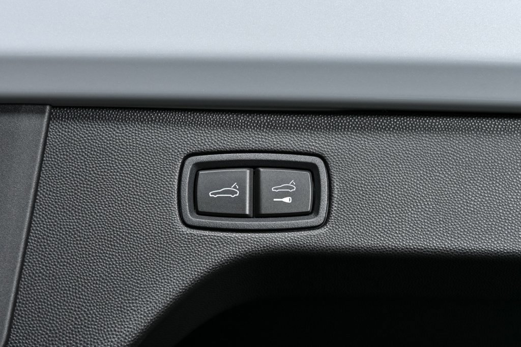 New 2025 Porsche Macan Turbo Electric image 34