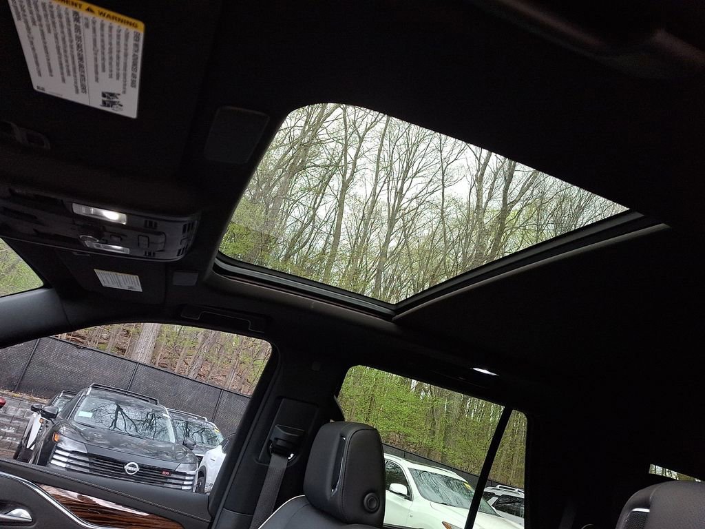 Used 2023 Cadillac Escalade Premium Luxury w/ LPO, Radiant Package AWD/4WD image 16