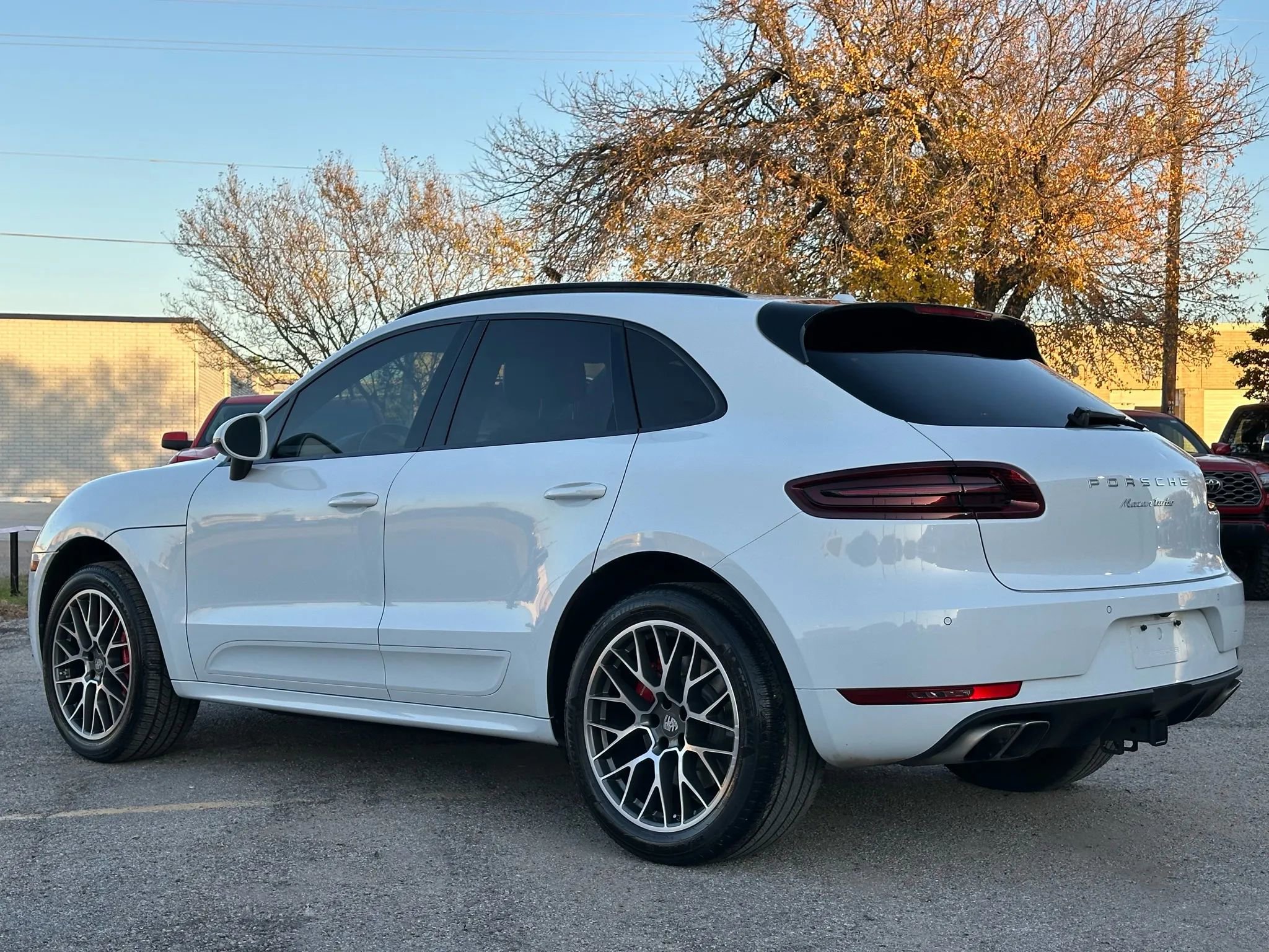 Used 2017 Porsche Macan Turbo image 4