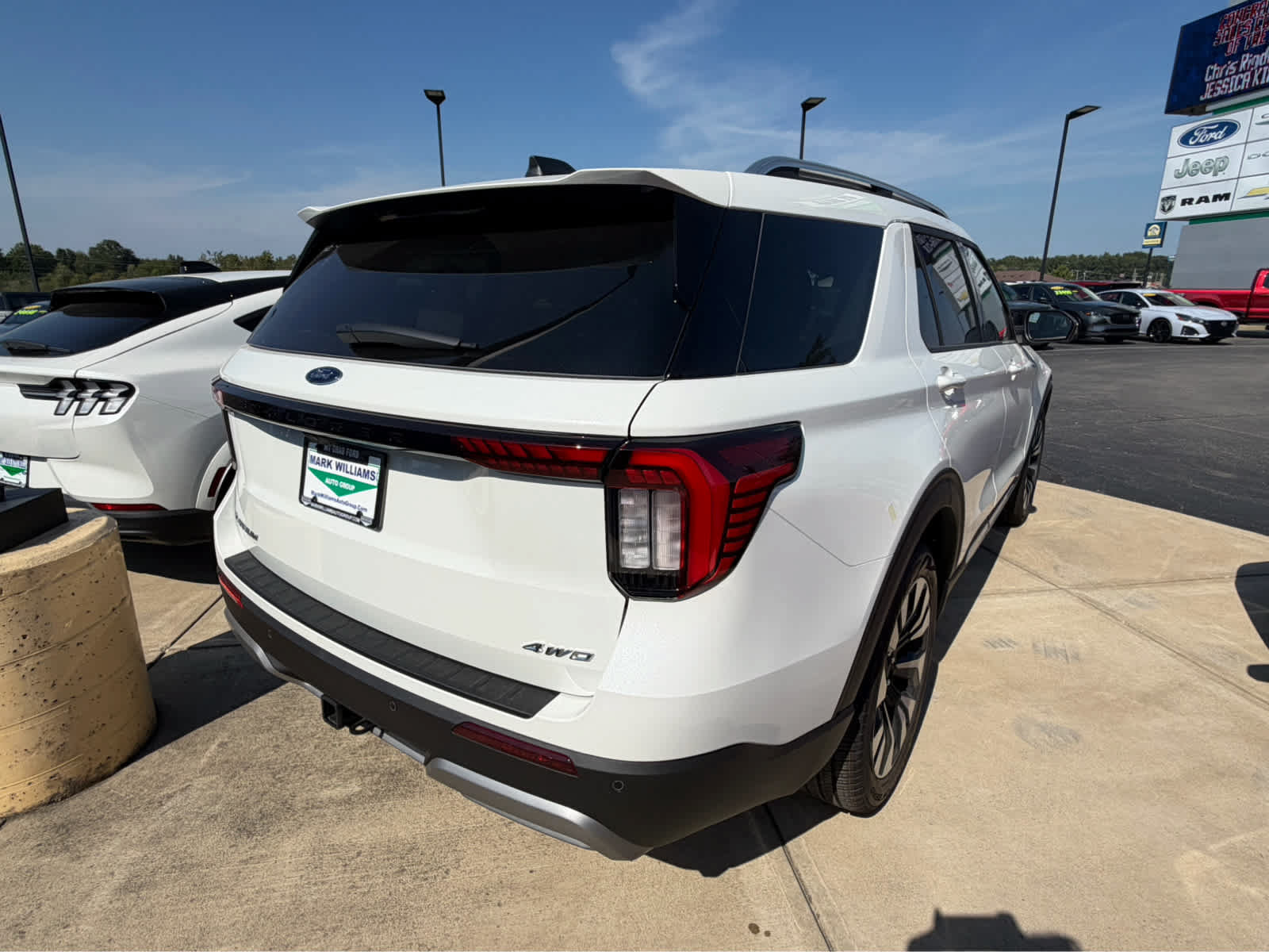 New 2026 Ford Explorer Platinum w/ LUX Leather Package AWD/4WD image 3