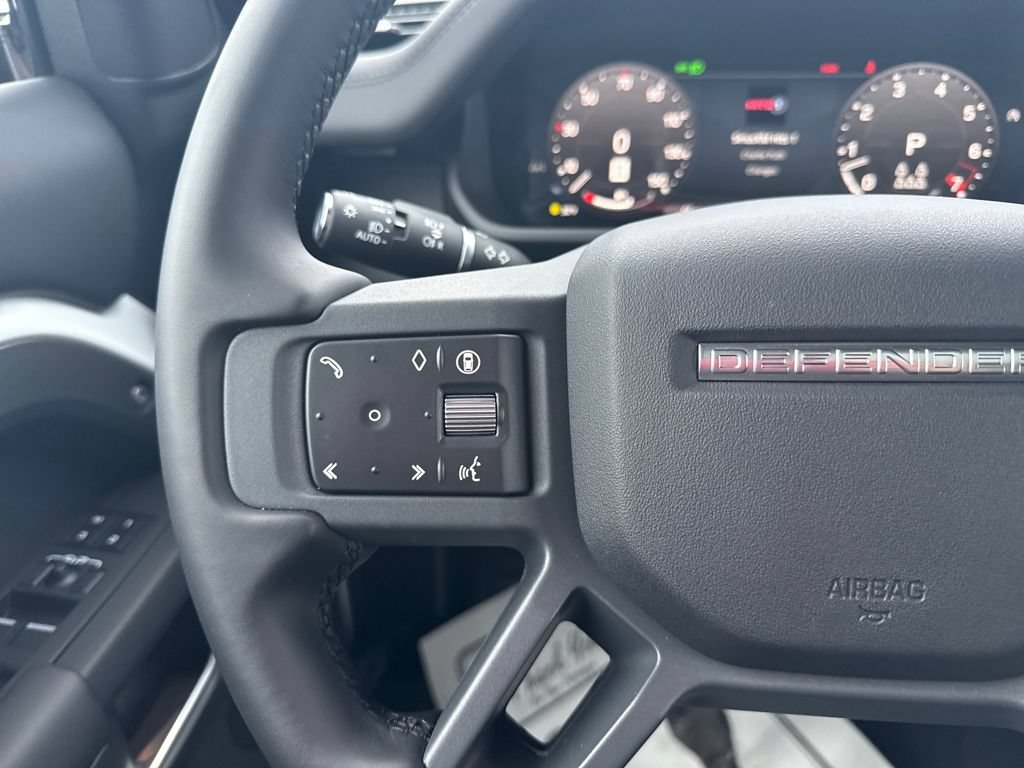 New 2025 Land Rover Defender 130 X-Dynamic SE AWD/4WD image 18
