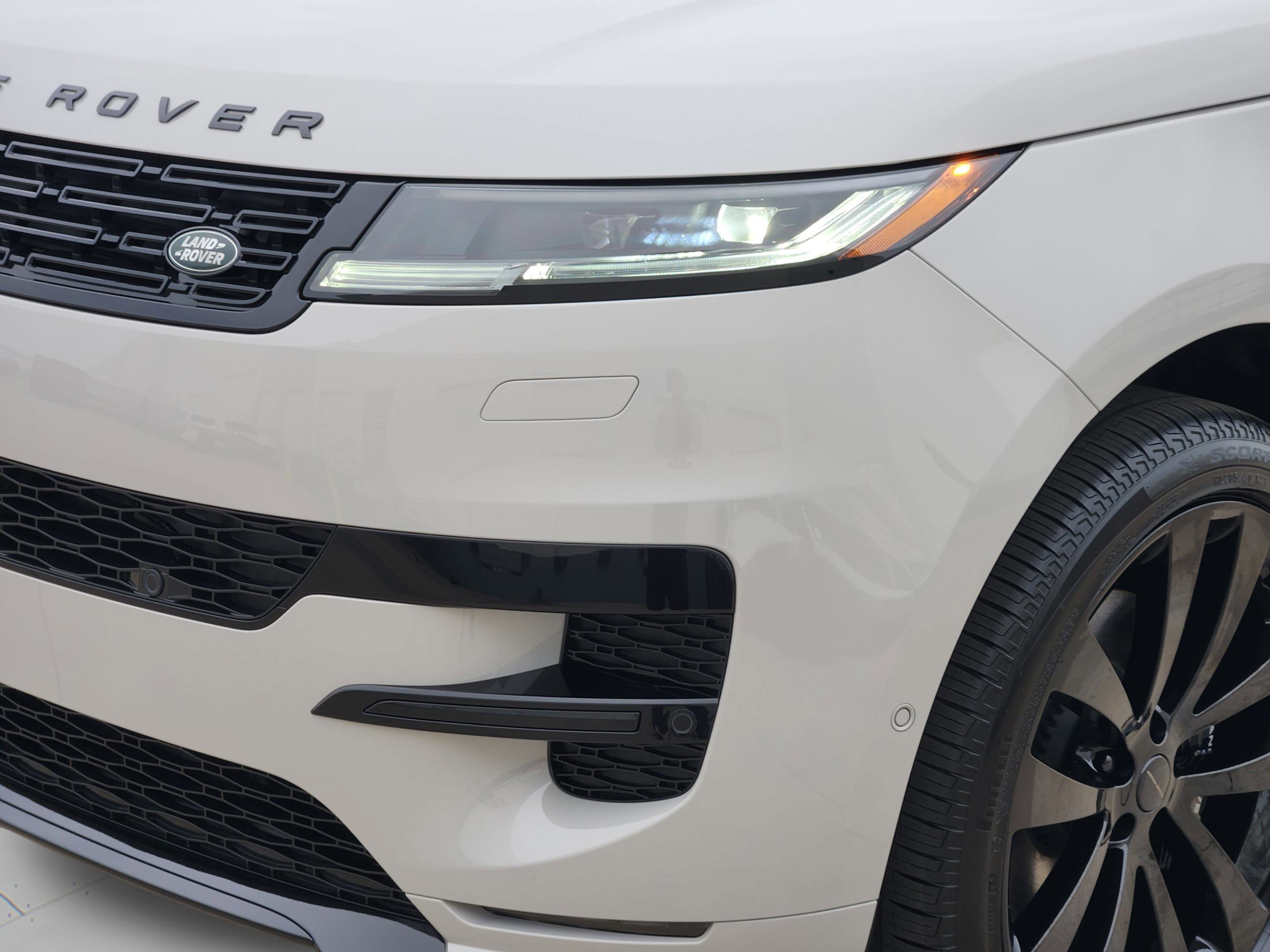 New 2026 Land Rover Range Rover Sport Dynamic SE AWD/4WD image 9