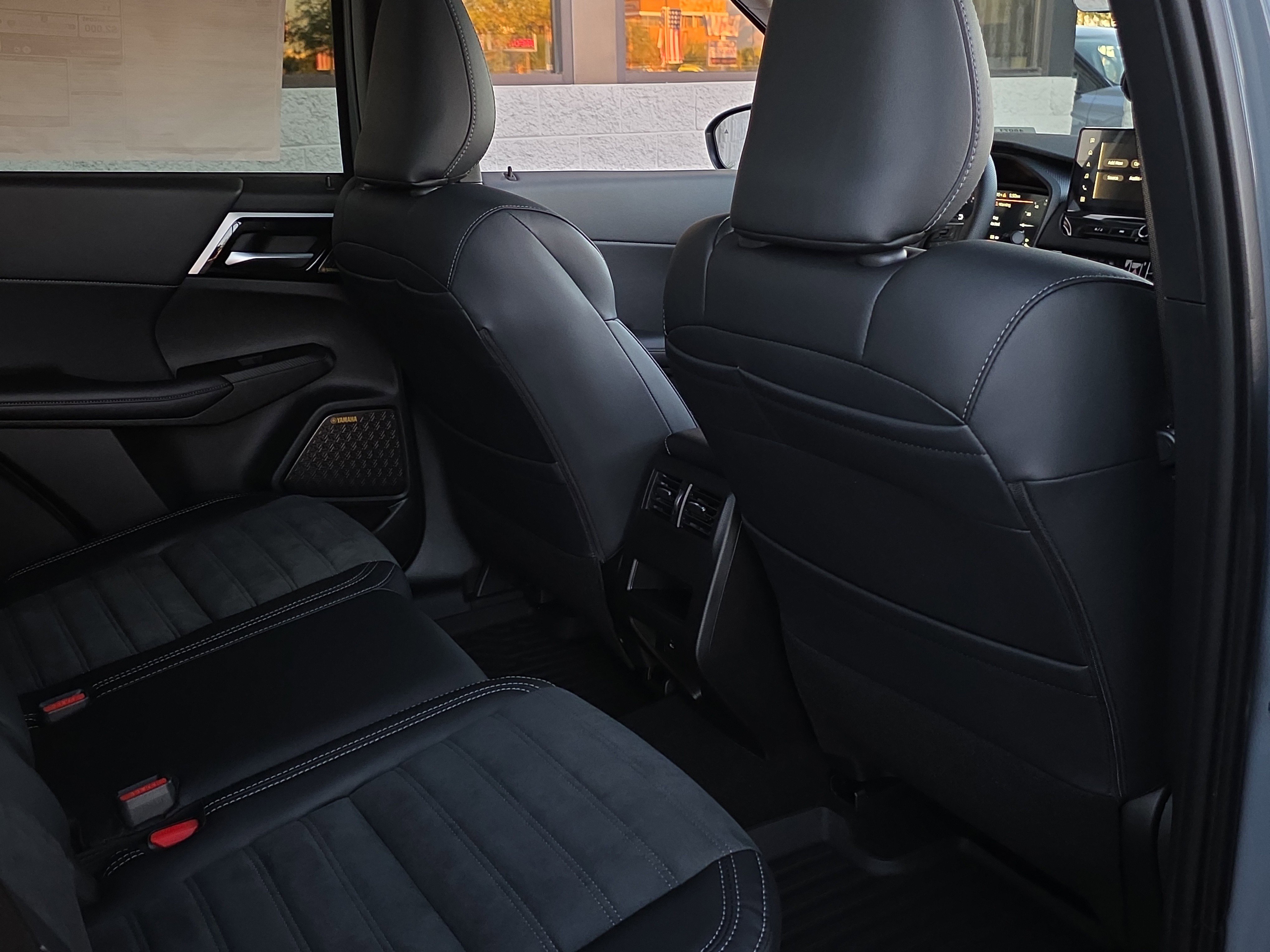 New 2025 Mitsubishi Outlander SE image 25