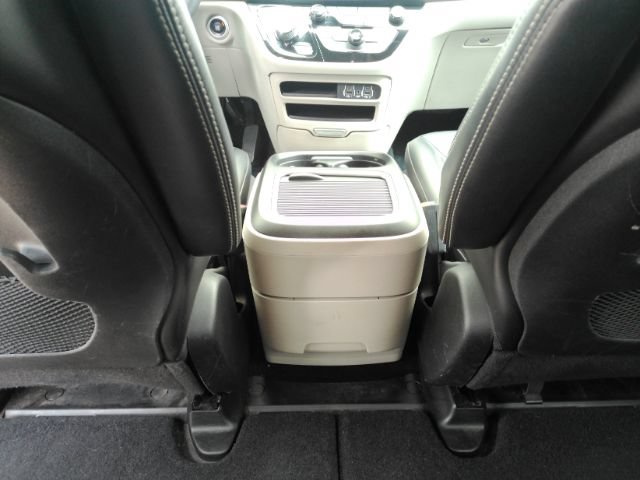 Used 2023 Chrysler Pacifica Touring-L FWD image 31