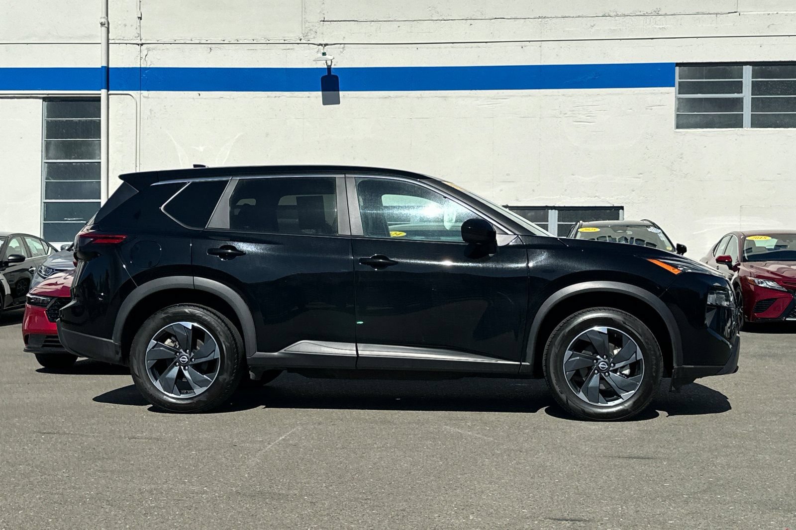 Used 2024 Nissan Rogue SV AWD/4WD image 4
