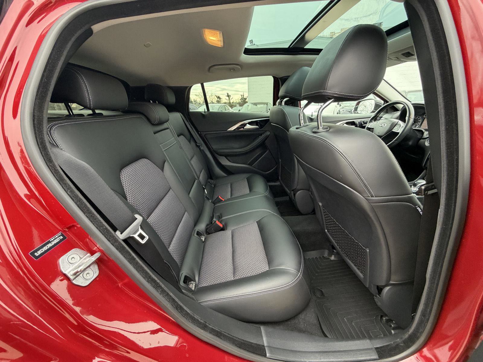 Used 2018 INFINITI QX30 AWD image 27