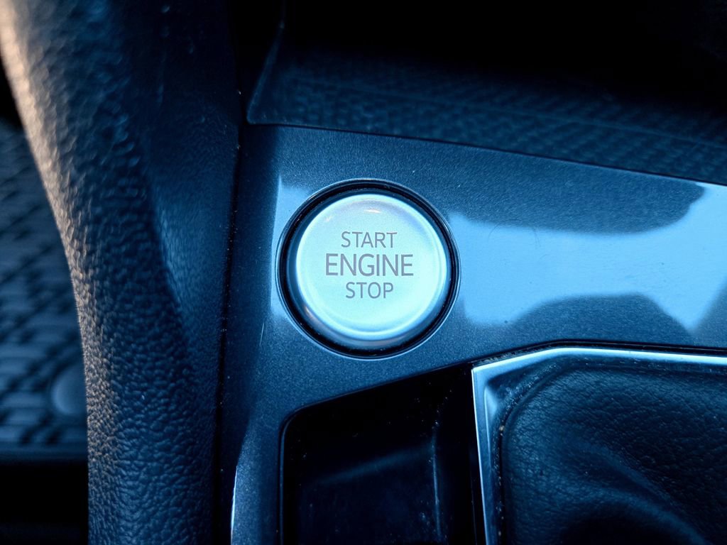 Used 2022 Volkswagen Tiguan SEL R-Line AWD/4WD image 24
