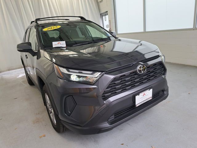 Used 2025 Toyota RAV4 XLE image 5