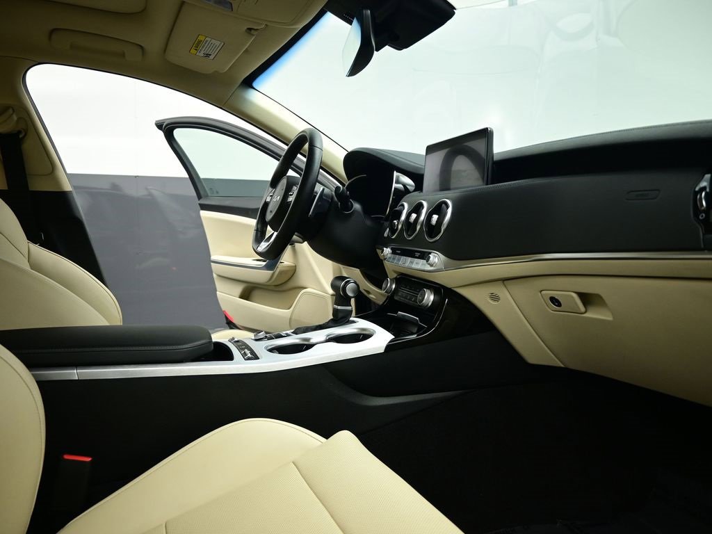Certified 2022 Kia Stinger GT1 image 27