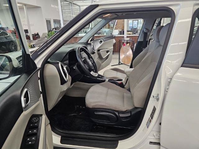 Used 2020 Kia Soul LX FWD image 28