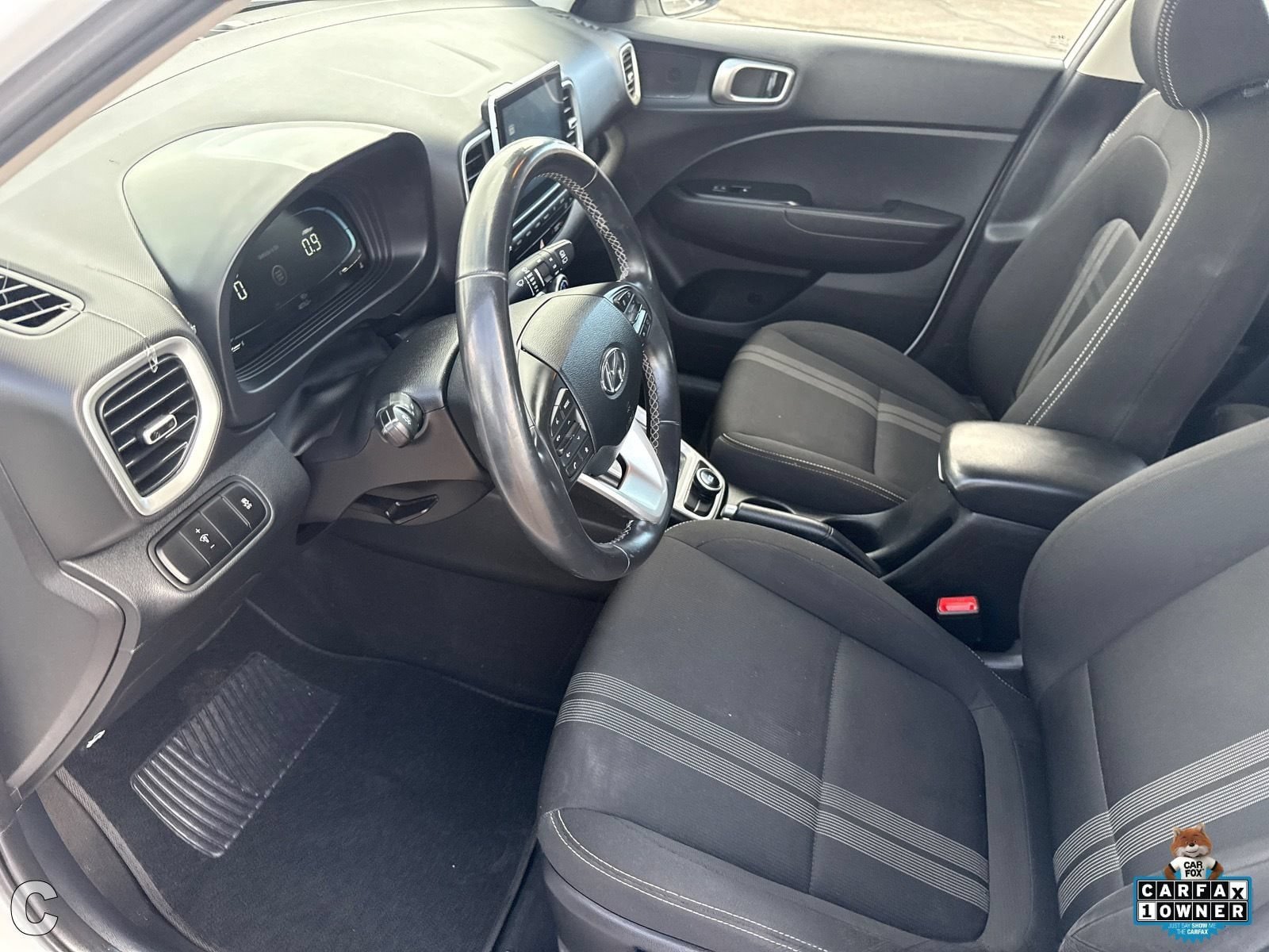 Used 2024 Hyundai Venue SEL FWD image 22