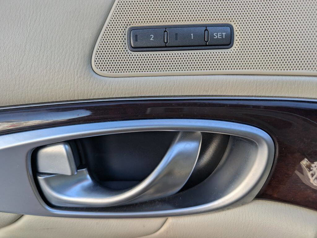 Used 2012 INFINITI M37 w/ Premium Pkg image 32