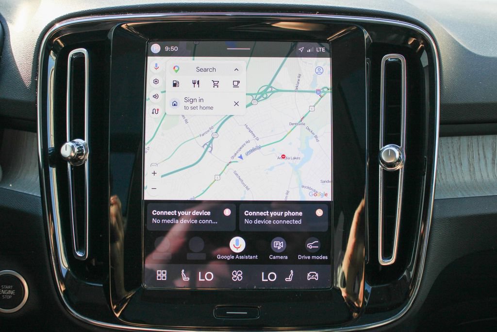 Certified 2025 Volvo XC40 B5 Plus AWD/4WD image 36