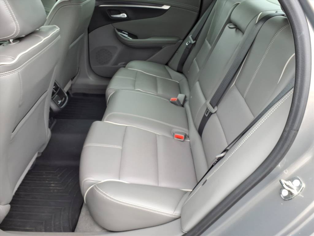 Used 2017 Chevrolet Impala Premier w/ Enhanced Convenience Package FWD image 7