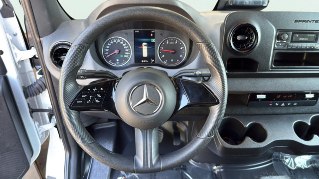Used 2025 Mercedes-Benz Sprinter 2500 image 15