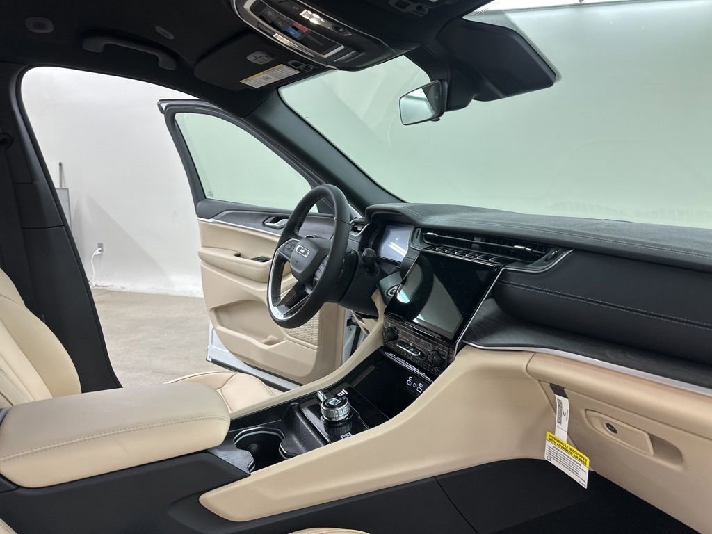 New 2025 Jeep Grand Cherokee Limited image 18