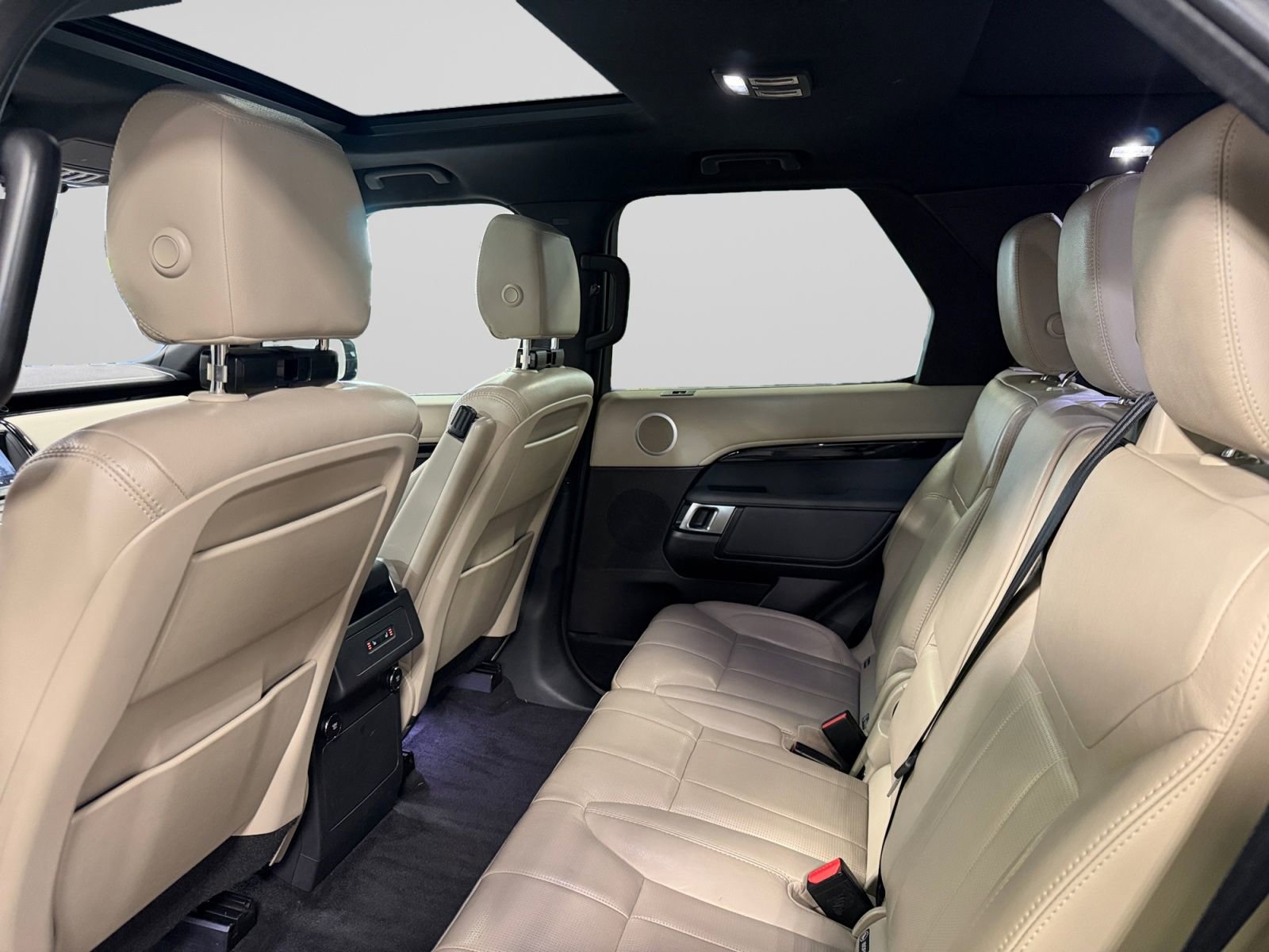 Used 2018 Land Rover Discovery SE AWD/4WD image 36