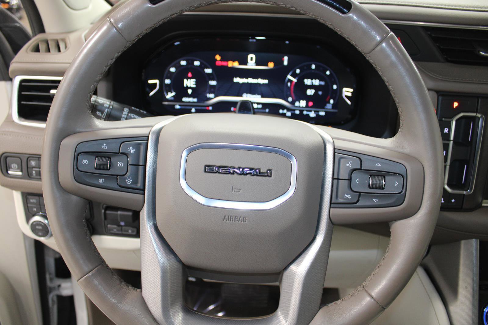 Used 2024 GMC Yukon XL Denali w/ Advanced Technology Package image 36