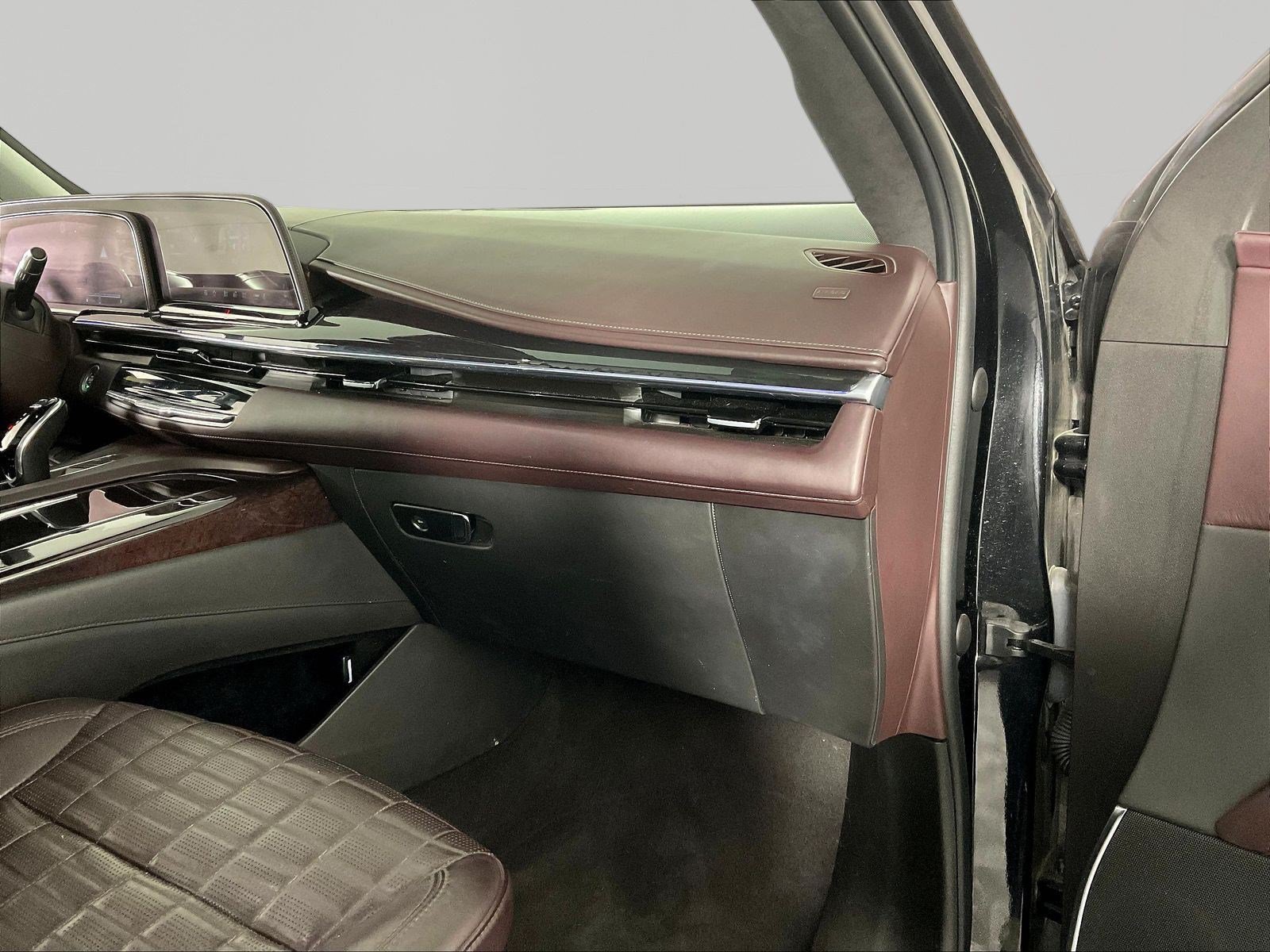 Used 2022 Cadillac Escalade Premium Luxury Platinum w/ LPO, Radiant Package AWD/4WD image 27