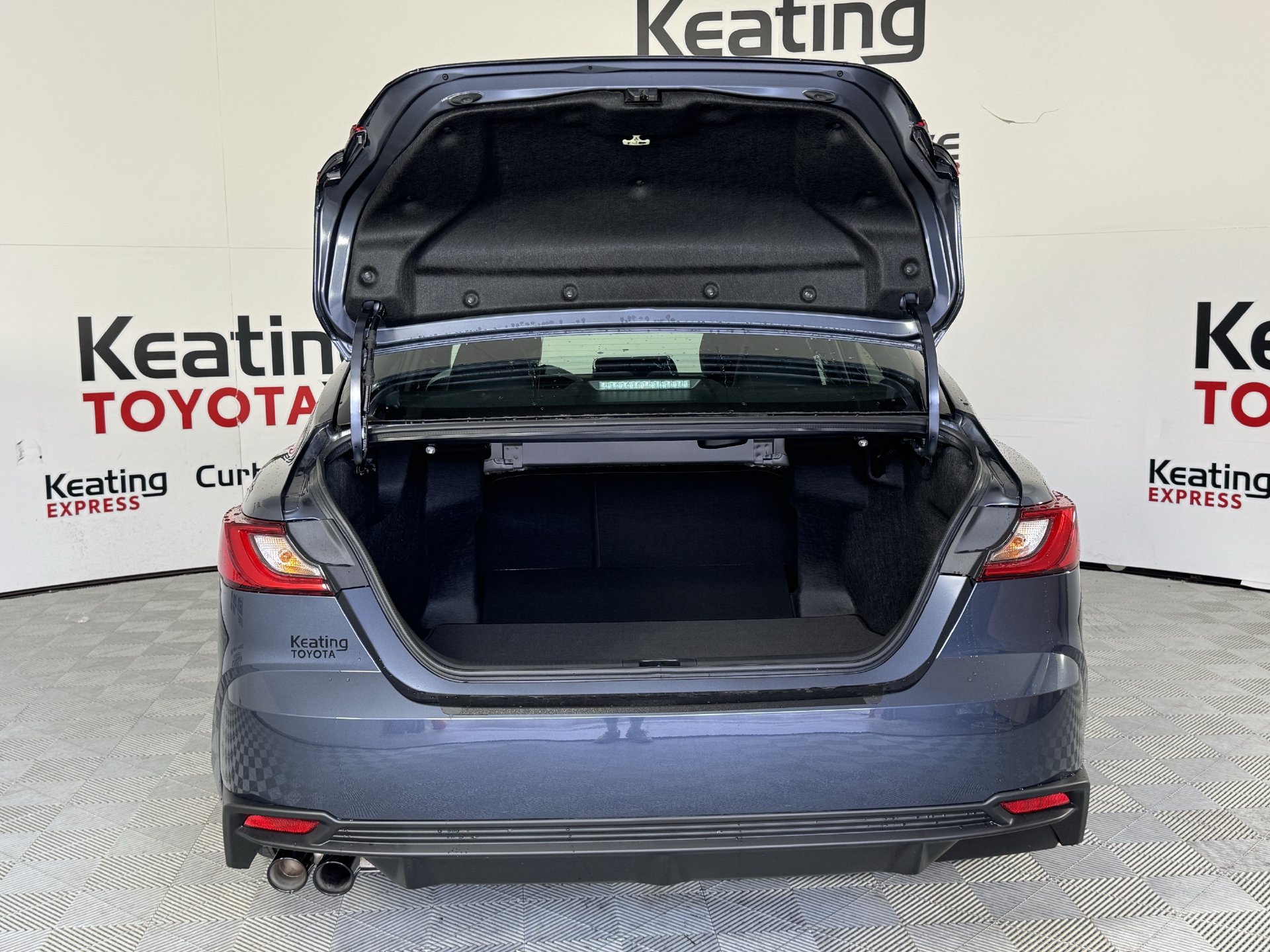 New 2026 Toyota Camry Hybrid FWD image 11