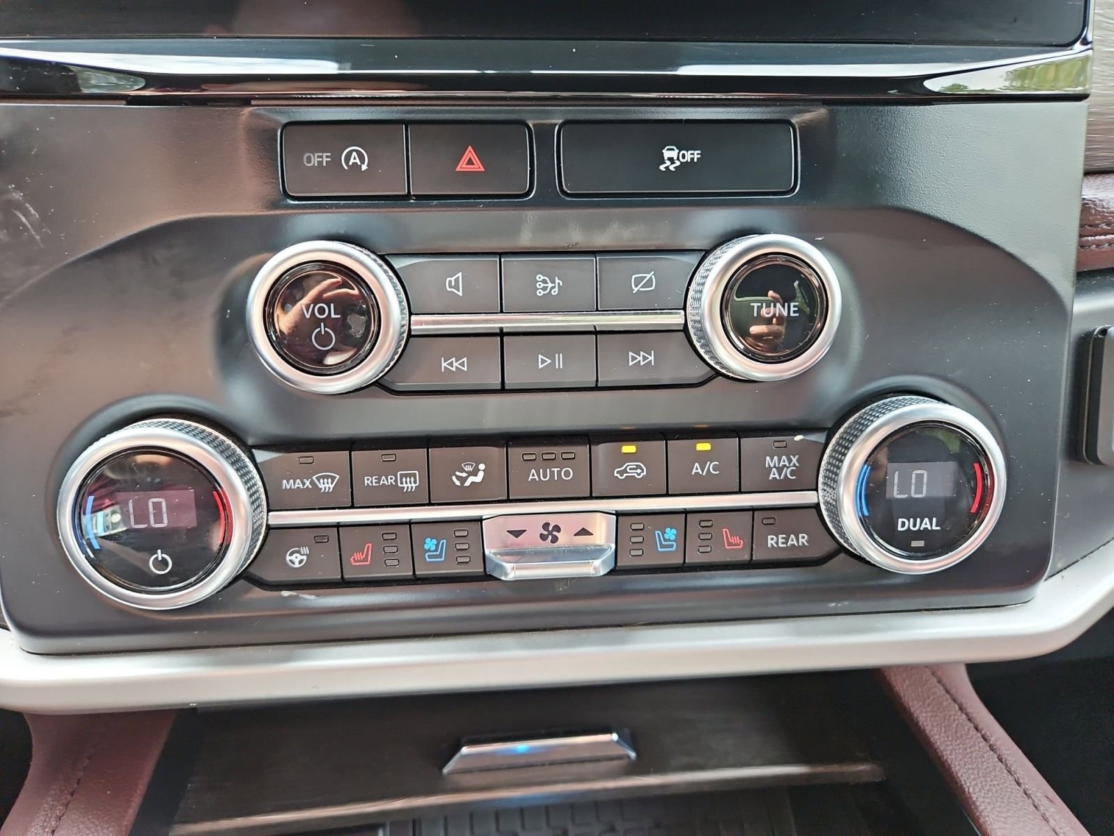 Used 2024 Ford Expedition Limited image 28